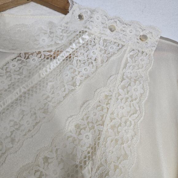 VTG Gilead Peignor Robe Sz L Ivory Satin Lace Accents High Neck Button - Picture 3 of 14